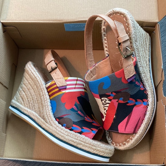 Toms Shoes - Toms Liberty fabric Monica espadrille. Size 8